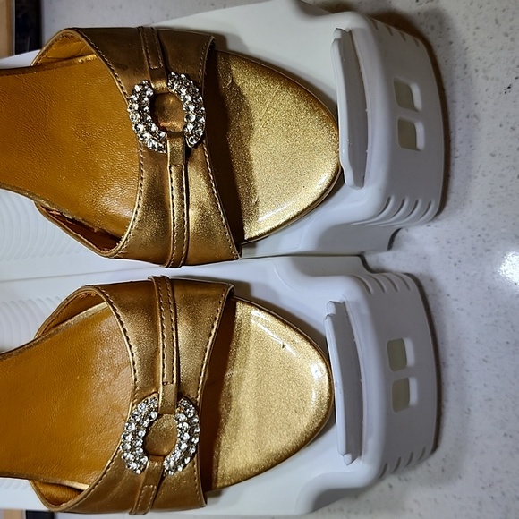 Michael Antonio Gold Sandals - Picture 3 of 13